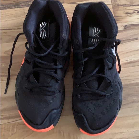 nike kyrie 4 size 8.5